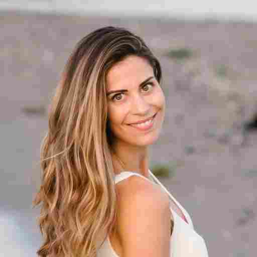 I help men attract their dream partner and improve their relationships The Self-Confidence Project