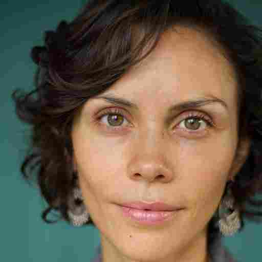 Nutritionist, Diabetes Educator, Yoga Instructor, Rolfing® Structural Integration Therapist Glenda Garcia Whole Health