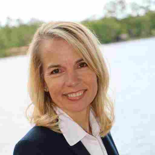 Registered Dietitian Lori Barrett RDN