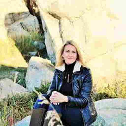 Usui Reiki Master, Martha Beck Life Coach Training, Certified Equine Assisted Learning Facilitator, RAPID Neurofascial Reset Specialist, Akashic Records Advanced Practitioner Kelly Kay Integrated Holistic Practitioner and Coach